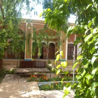 اجاره اتاق و سوئیت در اقامتگاه بومگردی عمارت پدری|اجارهٔ کوتاه‌مدت آپارتمان و سوئیت|شاهین‌شهر, گرگاب|دیوار