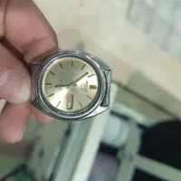 ساعت قدیمی و زد آب