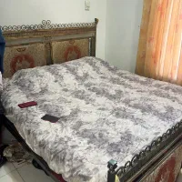 یک سرویس خواب ۲ نفره و یک تخت ۱ نفره