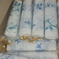 تعدادی سفره یکبارمصرف به فروش می‌رسد