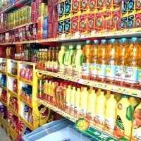 همکار خانوم در سوپرمارکت