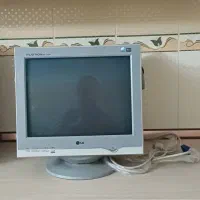 مانیتور و کیس کامپیوتر قدیمی