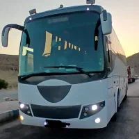 راننده با مدارک اتوبوس