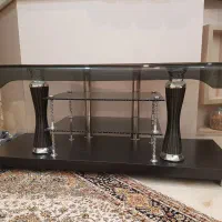 میز تلویزیون شیشه ای تمیز