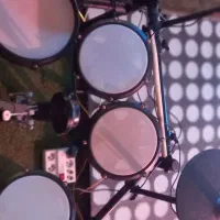 ساز درامز الکترونیک در حد