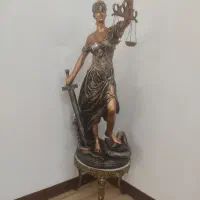 مجسمه الهه عدالت با پایه برنجی