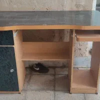 یک عدد میز کامپیوتر وکابینت ومیزتلویزیون
