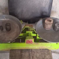 ترازوی قدیمی و پیستوله