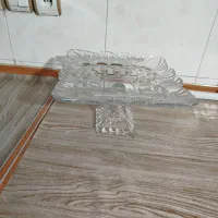 ظروف کریستالی و گل سرخی