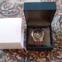 یک عدد ساعت مچی کاملا آک ونو باجعبه