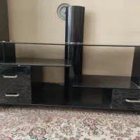 یک دستگاه توستر کاملا نو..و یک عدد میز تلویزیون