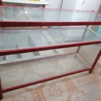 ویترین مغازه شیشه دار