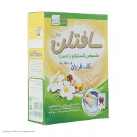 خانم برای نظافت داخل واحد