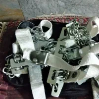 زنجیر چرخ پژو و مقداری حدیده قلاویز