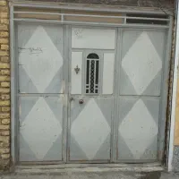 در ورودی