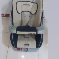 صندلی کودک جنس کره ای بسیار مقاوم و در حد نو