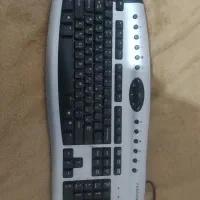 کیبورد سالم به قیمت مناسب و یک تبدیل VGAبه GTMA