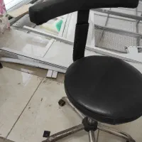 صندلی تابوره و انتظار چرم