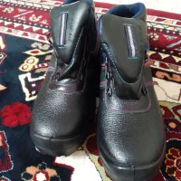 کفش ایمنی|کیف، کفش، کمربند|شیراز, قلعه شاهزاده بیگم|دیوار