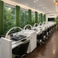 اجاره میز ناخن در سالن لوکس با شرایط اقتصادی ویژه