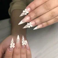 خدمات کاشت و زیبایی ناخن