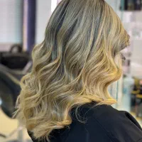 سالن زیبایی|خدمات آرایشگری و زیبایی|مشهد, هنرستان|دیوار