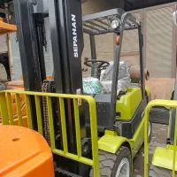 لیفتراک ۳ تن دوگانه سوز سپاهان مدل ۲۰۰۹