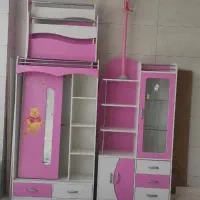 کمد لباس و اسباب بازی بچه با تختخواب و چوب لباسی