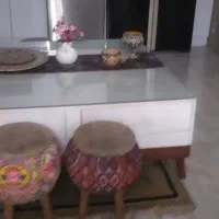 میز وسط همراه با چهار پاف میز چاار کشو