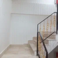 حیاط-مسکونی-در-سه-طبقه-با-زیر-بنا-425-متر-مربع