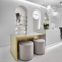 منشی کلینیک زیبایی