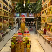 به یک خانم جوان جهت فروشندگی کارای داخل مغاز