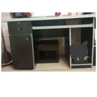 میز کامپوتر کاملا سالم بدون شکستگی