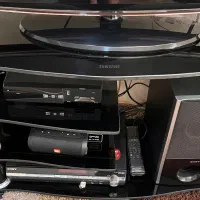 میز تلویزیون شیشه ای