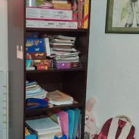 میز کامپیوتر و کتابخانه