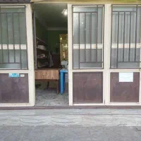 مغازه فروشی زمین ودیوار ها سرامیک و وسعت ۵۰ متر ا