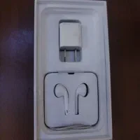 کارتون و شارژر و هنزفری ایفون SE2