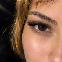 کاشت مژه رایگان فقط ۱۵ نفر اول