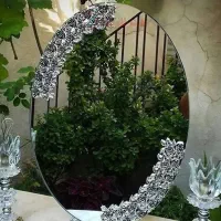 آینه و شمعدان نقره ای رنگ