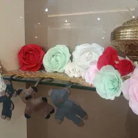 عروسک مستربین و گل رز کاغذی دست ساز