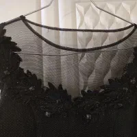 لباس مجلسی کارشده|لباس|رباط‌کریم, رباط‌کریم|دیوار