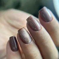 آموزش و خدمات کاشت ناخن.