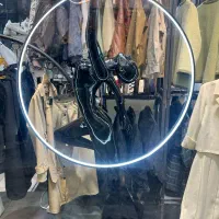 آباژور مانکن کنار سالنی و مزونی و ویترینی