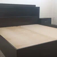 تخت دو نفره به همراه دو عدد پاتختی