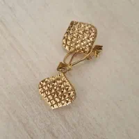 گوشواره طلا ۲۵۰ بالای تابلو