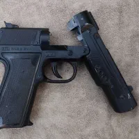 تفنگ اسباب بازی|اسباب‌بازی بچه|رباط‌کریم, رباط‌کریم|دیوار