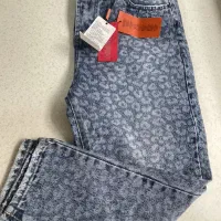 شلوار لی زنانه