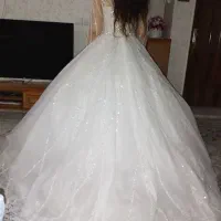 لباس عروس به همراه شنل و ژپون و بادبزن عروس|لباس|اسلام‌شهر, شهرک سالور|دیوار