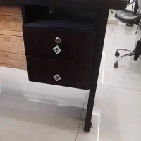 4عدد صندلی اداری کارکرده و یک عددمیز