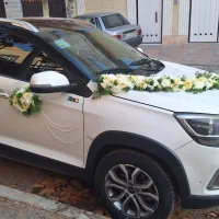 تزیین ماشین عروس و جایگاه عروس و داماد با گل طبیعی